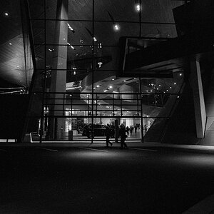BMW-Welt (F3, Ilford HP5 plus @ISO 1600)