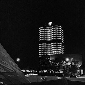 BMW-Welt (F3, Ilford HP5 plus @ISO 1600)