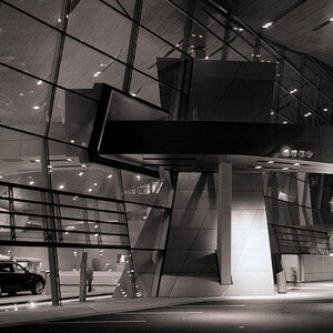 BMW-Welt (F3, Ilford HP5 plus @ISO 1600)