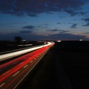 Langzeitbelichtung einer autobahn