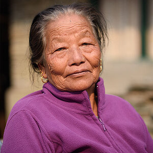 Gurung Frau klein
