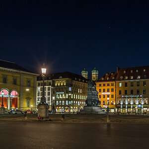 Max Josephs Platz nachts