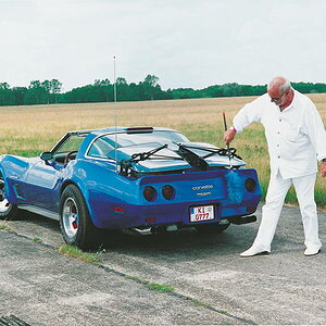 04 Mann und Auto, Brandenburg, 2006 © Brigitte Kraemer