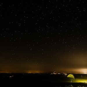 Dorf mit Sternenhimmel 1200