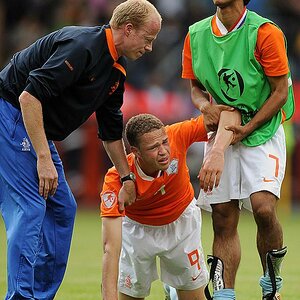U17 Finale 2009
Untröstlich war nach dem Schlusspfiff Hollands Stürmer und Schütze des 1:0, Luc Castaignos