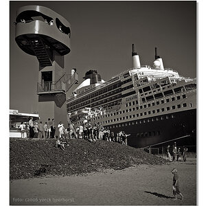 Hamburg Queen Marie  0131 B&W