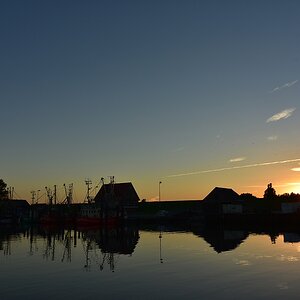 Sonnenuntergang im Hafen Fedderwardersiel
