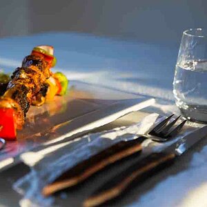 40 Haenchenspiesse mit Curryreis Detail 3