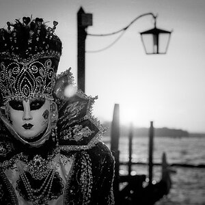Maske bei Sonnenaufgang 1