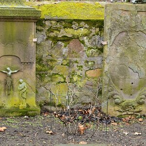Grabmal an der Nazarius Kirche in Lorsch