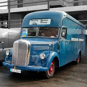 MB Rennwagen Transporter
