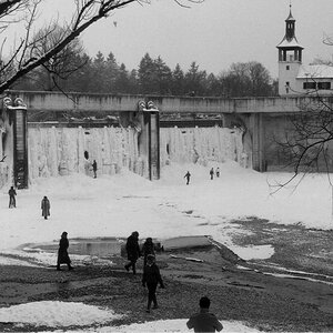 Hochablass Augsburg, zugefroren Winter 1984/85  Minus 27 Grad. Bild damals selber entwickelt, Scan