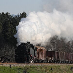 46 03 mit Fotogüterzug bei Priboy
Strecke Radomir - Kjustendil

s523 bRadomir 46 03 0045