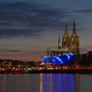 Ab 18:30 war dann auch der Dom angestrahlt.