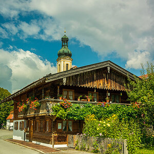 Haus u Kirche Lenggries