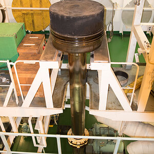 Maschine 1744 Kolben mit Treibstange Kolbendurchmesser 900mm