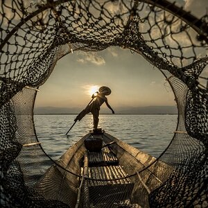 Fisherman - Ein Bild durch die Reuse eines Fisches auf dem Inle See.