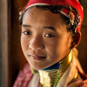 Eine junge "Karen"-Frau auf dem Inle See