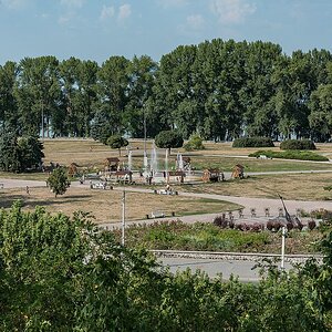 Ein großer Park am Dnepro Fluss