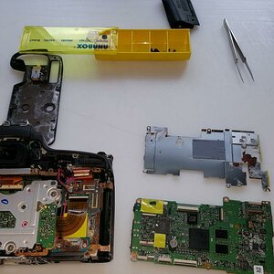 D600