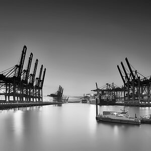 TS8 9502 DxO Waltershofer Hafen