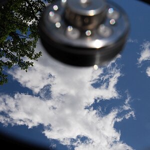 Wolken in Festplatte gespiegelt (DSC 7471)