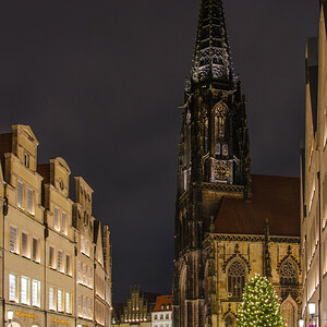 Münster im Advent: Blick über den Prinzipalmarkt auf die Lambertikirche