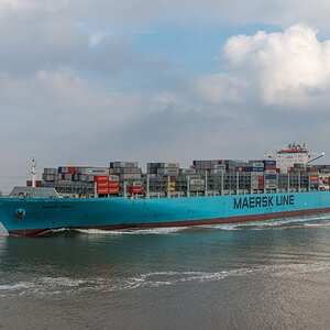 180309 Welle Maersk Genoa 1