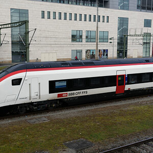 Der Stadler SMILE Hochgeschwindigkeitszug für die NEAT Gotthardbasistunnel 
DSF 0248 red2