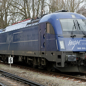 In Deutschland wurde der Sonderzug mit der Siemens Lokomotive des mgw Service gezogen
DSF 0254 red2