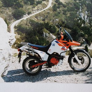 Suzuki DR Big 750 er am Tremalzo   2