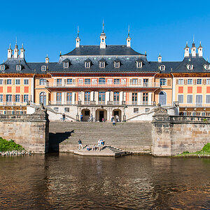 Schloss Pillnitz vom Wasser aus