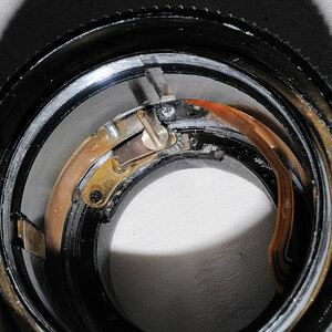 Umbau eines alten ALPA 55mm/1.4 MF-Objektivs für M42 auf Nikon-Anschluss mit CPU-Chip eines AF-S DX 18-55/3.5-5.6 ED, das auf die Brennweite 55mm und 