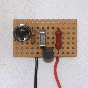 Servo-Blitz-Sensor für alte Blitzgeräte mit 200 - 300 V Zündspannung:
Prototyp