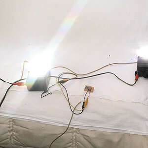 Servo-Blitz-Sensor für alte Blitzgeräte mit 200 - 300 V Zündspannung:
Angeschlossen an meine 2 alten Bauer 528 Blitzgeräte,
angeblitzt mit dem integri