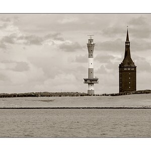 Wangerooge, Jugendherberge & Leuchtturm
(von See-Seite aus dem Wattfahrwasser)