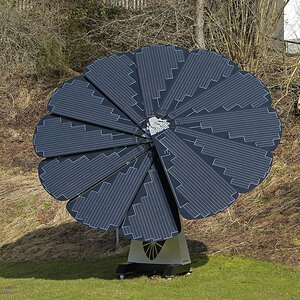 SmartFlower (DSF5903Kxl)

Aufgenommen in einem Garten gegenüber unserer Unterkunft im Sauerland. Habe ich noch nie gesehen. Das System nennt sich Smar