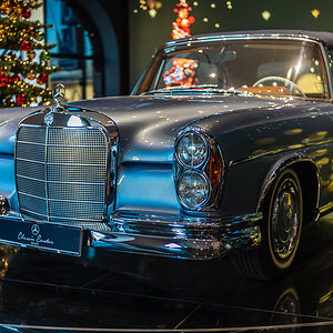 Mercedes unterm Weihnachtsbaum 2018