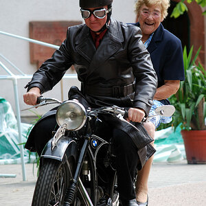 Meine Oma fährt im Hühnerstall Mototrad800px