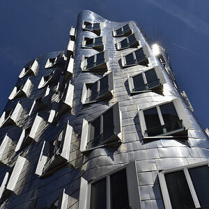 Gehry-Bauten in D.-dorf
