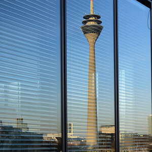 Rhein Turm Düsseldorf