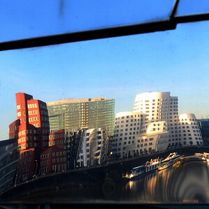 Medienhafen Düsseldorf gespiegelt, Pebble's Terrasse