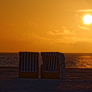 small verliebte Strandkörbe
