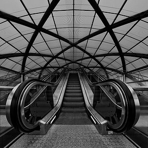 DSC 2118 DxO verkl Rolltreppe U4 Elbrücken