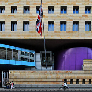 berlin botschaft gb bunt+