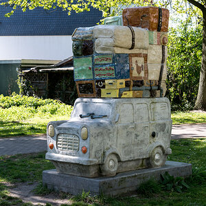 Ford Transit - Statue als Denkmal für die Gastarbeiter der 60er Jahre 20190422-016.jpg