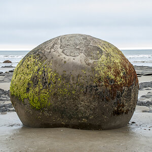 Moeraki Boulder.jpg