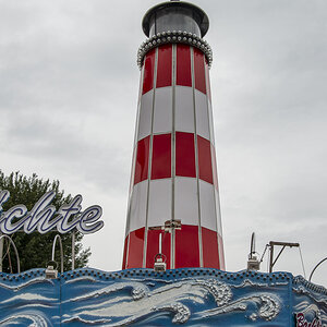 Leuchtturm Kirmes 1.jpg