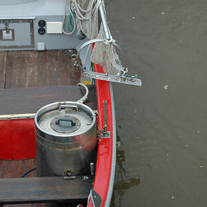 DSC 0030 A
verkleinert, Fokus lag auf Stange auf der Bootskante