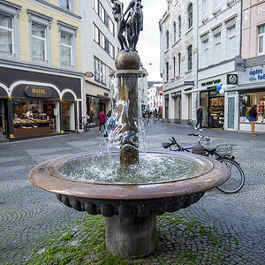Bonn Brunnen.jpg